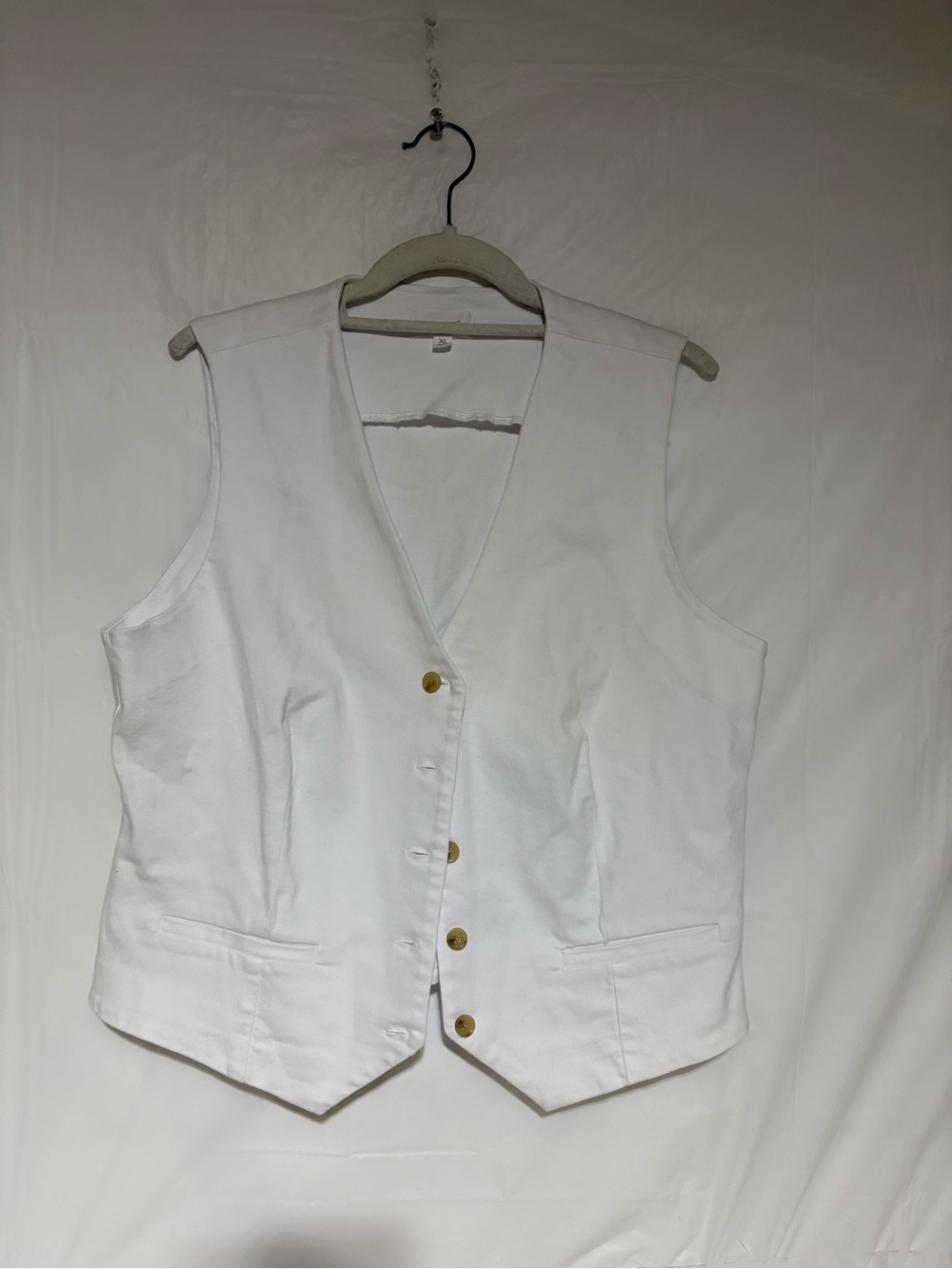 Evereve White Sleeveless Button Front Vest with Gold Buttons